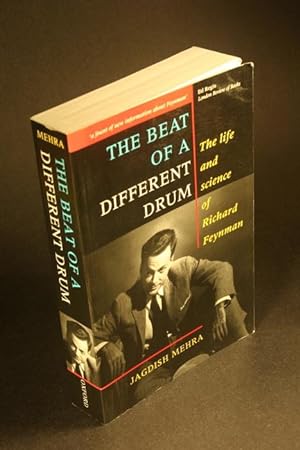 Imagen del vendedor de The beat of a different drum : the life and science of Richard Feynman. a la venta por Steven Wolfe Books
