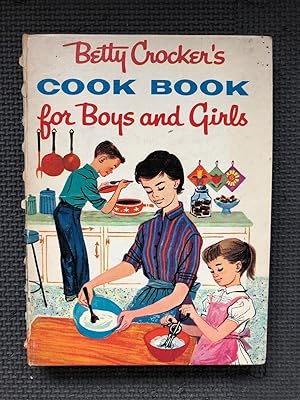 Bild des Verkufers fr Betty Crocker's Cook Book for Boys and Girls zum Verkauf von Cragsmoor Books