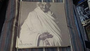 Immagine del venditore per GANDHI A Photo Biography venduto da Paraphernalia Books 'N' Stuff