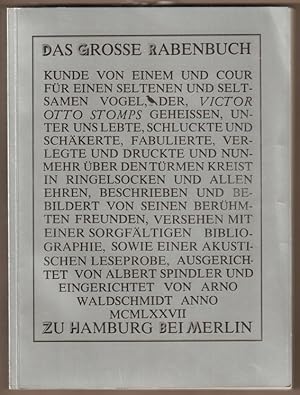 Bild des Verkufers fr Das groe Rabenbuch. Kunde von einem und Cour fr einen seltenen und seltsamen Vogel, der, Victor Otto Stomps geheien, unter uns lebte, schluckte und schkerte, fabulierte, verlegte und druckte und nunmehr ber den Trmen kreist in Ringelsocken und allen Ehren, beschrieben und bebildert von seinen berhmten Freunden, versehen mit einer sorgfltigen Bibliographie, sowie einer akustischen Leseprobe. Ausgerichtet von Albert Spindler und eingerichtet von Arno Waldschmidt. zum Verkauf von Antiquariat Neue Kritik