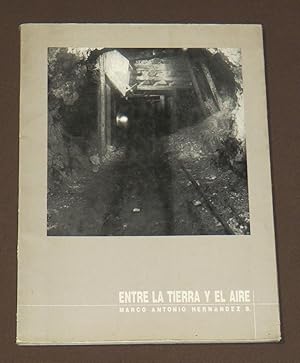 Seller image for Entre La Tierra Y El Aire for sale by Librera Urbe