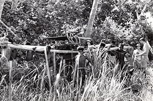 New Guinea WWII Natives & RAAF Troops Salvaging Airplane old Press Photo 1943