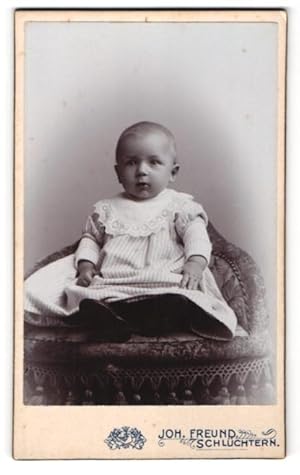 Bild des Verkufers fr Fotografie Joh. Freund, Schlchtern, Portrait Kleinkind in Leibchen zum Verkauf von Bartko-Reher