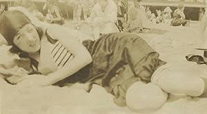 ANTIQUE AMERICAN BEAUTY FLAPPER WINK WINK CUTE BLOOMERS GIRL BEACH OLD FUN PHOTO