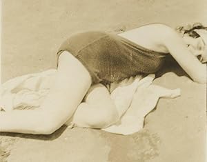 ANTIQUE VINTAGE AMERICAN BATHING SLEEPING BEAUTY SMILES SKIN SUN FUN OLD PHOTO