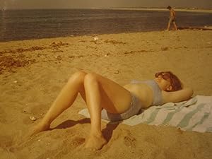 VINTAGE AMERICAN BEAUTY REDHEAD BEACH BIKINI BOTTOM TOES SUMMER OF 69 1969 PHOTO