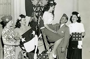 VINTAGE 1940s IL VFW VETERANS PRETTY WOMEN GI PINUP GIRLS POST WW2 FINE PHOTO