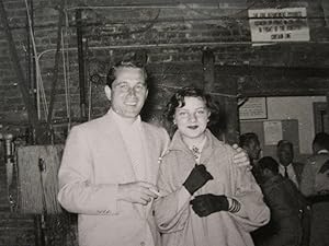 VINTAGE YOUNG PERRY COMO & MARSHA SELFIE AUNT AUD UNCLE STANLEY SNAPSHOT PHOTO