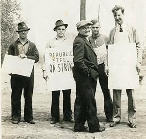 VINTAGE LABOR OLD CHICAGO REPUBLIC STEEL STRIKE 1937 MASSACRE HISTORICAL PHOTO
