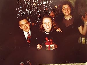 VINTAGE 1948 CHRISTMAS TREE TINSEL SMOKING REDHEAD BFF PACKAGE BOW KODAK PHOTO
