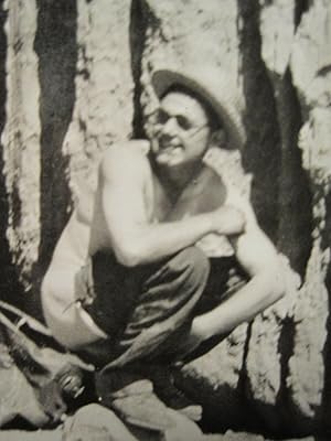 ANTIQUE VINTAGE RED ROCK CANYON RISQUE HIKER MAN UNDRESSED NO PANTS FUNNY PHOTO