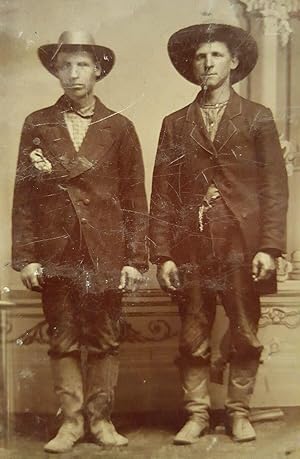 ANTIQUE AMERICAN COWBOYS HANDSOME YOUNG MEN HATS BOOTS ARTISTIC PAIR RARE PHOTO