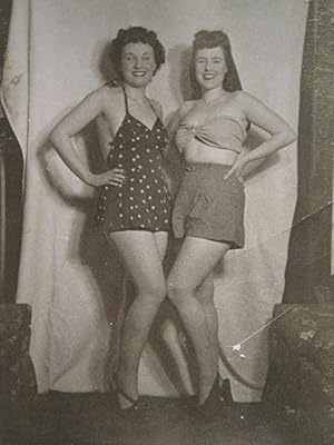 VINTAGE MID MOD AMERICAN BATHING BEAUTY ONE TWO PIECE LONG LEGS GIRLS OLD PHOTO