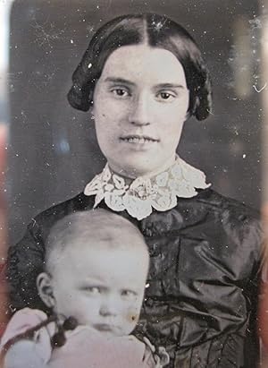 ANTIQUE AMERICAN BEAUTY DAGUERREOTYPE RARE SMILING MOTHER TEETH ANGEL BABY PHOTO