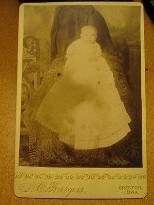 ANTIQUE AMERICAN STANDING HIDDEN MOTHER OR FATHER CRESTON IA CABINET CARD PHOTO
