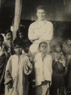 VINTAGE LEDO ROAD BURMA ASSAMA INDIA WW2 UNUSUAL CHILDREN SMOKING SNAPSHOT PHOTO