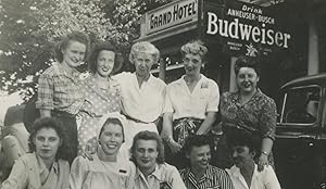 VINTAGE ANHEUSER BUSCH BUDWEISER SIGN GRAND HOTEL JULY 1944 WW2 ERA OLD PHOTO