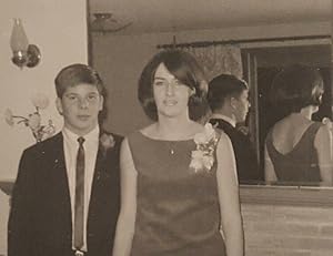 VINTAGE PROM FASHION HAIRDO HAIRSTYLE TEEN LOVERS VERNACULAR PHOTOGRAPHY PHOTO