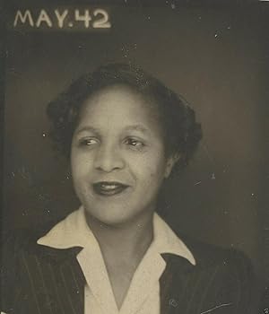 ANTIQUE WW2 MAY 1942 VINTAGE PHOTOBOOTH AFRICAN AMERICAN LADY OLD ARTISTIC PHOTO