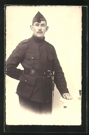 Photo-Carte postale Infanteriesoldat en uniforme avec Käppi