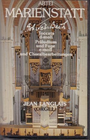 Spielt Bach an der Orgel der Klosterkirche Marienstatt. Toccata d-moll, Präludium und Fuge e-moll...