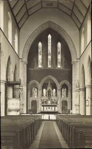Foto Ansichtskarte / Postkarte Loughton Essex East England, Innenansicht der Kirche, Altar