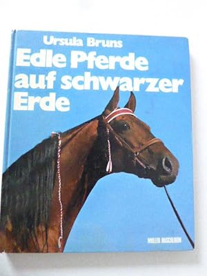 Image du vendeur pour Edle Pferde auf schwarzer Erde. Mit 48 Photos von Dirk Schwager. Hardcover mis en vente par Deichkieker Bcherkiste