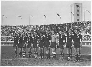 Fotografia originale della squadra di calcio del Torino F.C. nello stadio Filadelfia