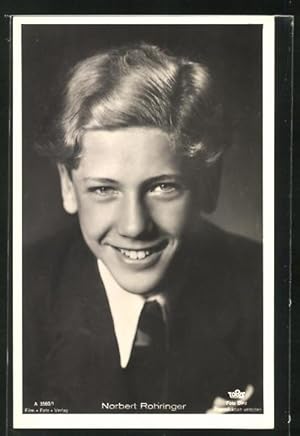 Bild des Verkufers fr Ansichtskarte Schauspieler Norbert Rohringer mit toller Frisur in die Kamera lchelnd zum Verkauf von Bartko-Reher