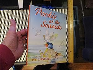 Bild des Verkufers fr Pookie at the Seaside zum Verkauf von Dean's Books