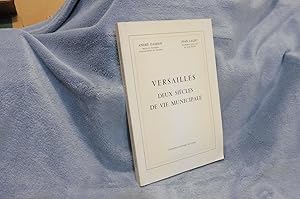 Image du vendeur pour VERSAILLES Deux Sicles De Vie Municipale mis en vente par librairie ESKAL