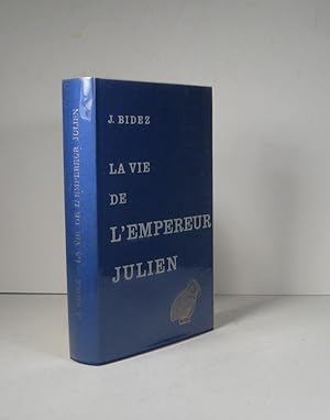 Seller image for La vie de l'empereur Julien for sale by Librairie Bonheur d'occasion (LILA / ILAB)