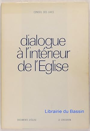 Dialogue à l'intérieur de l'église