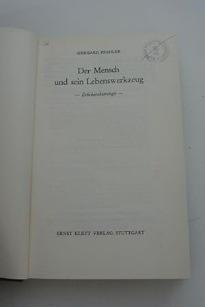 Seller image for Der Mensch und sein Lebenswerkzeug : Erbcharakterologie. Gerhard Pfahler for sale by Antiquariat Bookfarm