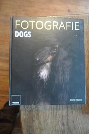Bild des Verkufers fr Fotografie Dogs. [Hunde]. zum Verkauf von Antiquariat Floeder
