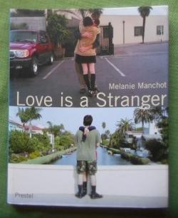 Melanie Manchot. Love is a Stranger. Photographs 1998-2001. With contributions by Janet Hand, Kla...