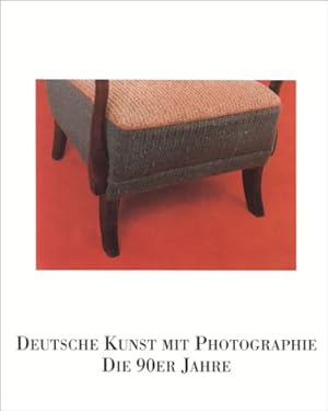 Seller image for Deutsche Kunst mit Photographie : die 90er Jahre ; [dieser Katalog begleitet eine Ausstellung im Rahmen der Fototage 1993 im Deutschen Architekturmuseum in Frankfurt am Main ; die folgende Ausstellungstournee wird im Rheinischen Landesmuseum in Bonn erffnet]. [Deutsche Fototage GmbH]. Hrsg. von Ulrike Gauss . / Fotomuseum for sale by Modernes Antiquariat an der Kyll