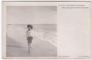 Bild des Verkufers fr AK S. A. R. il Principe di Piemonte sulla spiaggia di Castel Porziano Kind Portrait ungelaufen zum Verkauf von GAENSAN Versandantiquariat