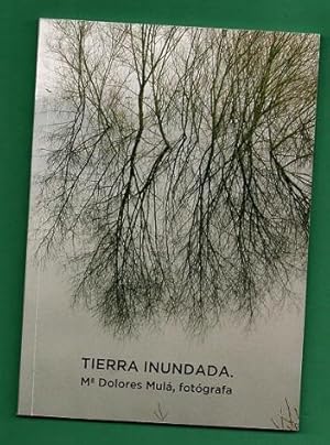Imagen del vendedor de TIERRA INUNDADA, M Dolores Mul, fotgrafa. [Catlogo] a la venta por Librera DANTE