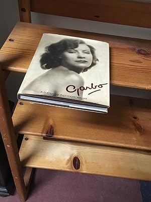 Imagen del vendedor de GARBO a la venta por Cape Cod Booksellers