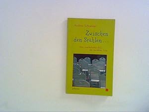Seller image for Zwischen den Sthlen for sale by ANTIQUARIAT FRDEBUCH Inh.Michael Simon