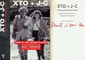 Imagen del vendedor de XTO + J-C: Christo und Jeanne-Claude. Eine Biografie. (Signed). a la venta por Wittenborn Art Books