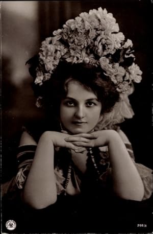 Bild des Verkufers fr Ansichtskarte / Postkarte Junge Frau mit Kopfschmuck aus Blumen - Verlag: NPG 298/8 zum Verkauf von akpool GmbH