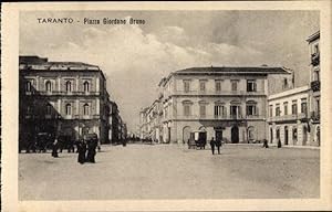 Seller image for Ansichtskarte / Postkarte Tarent Taranto Puglia, Piazza Giordano Bruno, persone for sale by akpool GmbH