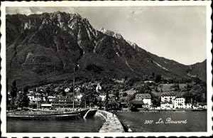 Bild des Verkufers fr Ansichtskarte / Postkarte Le Bouveret Monthey Kt. Wallis Schweiz, Panorama vom Ort, Blick von der Mole aus, Boote zum Verkauf von akpool GmbH