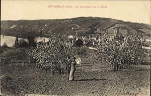Ansichtskarte / Postkarte Vetheuil Val d'Oise, En Promenade sur la Colline