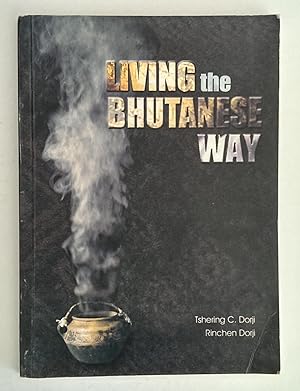Seller image for Living the Bhutanese Way. for sale by Antiquariat Buecher-Boerse.com - Ulrich Maier