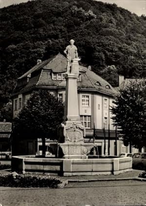 Bild des Verkufers fr Ansichtskarte / Postkarte Suhl in Thringen, Waffenschmied Brunnen zum Verkauf von akpool GmbH