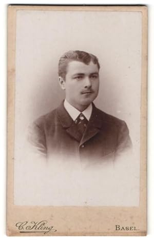 Bild des Verkufers fr Fotografie C. Kling, Basel, Portrait junger Herr mit Oberlippenbart u. Krawatte im Anzug zum Verkauf von Bartko-Reher