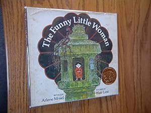 Imagen del vendedor de The Funny Little Woman. (Caldecott Medal). a la venta por Holly Books